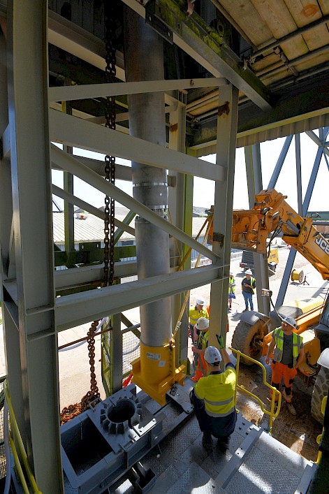 Positioning the submersible pump over the installation guide at NCK shaft